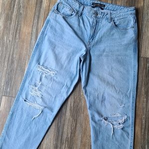 Abercrombie and Fitch mom jeans